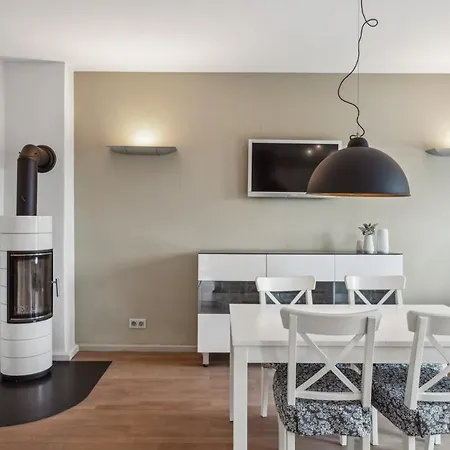 Modernes Mit Kamin Und Doppelbalkon Διαμέρισμα Κότμπους