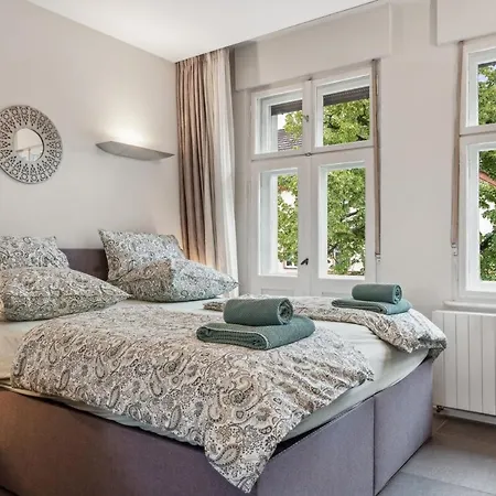 Modernes Mit Kamin Und Doppelbalkon Διαμέρισμα