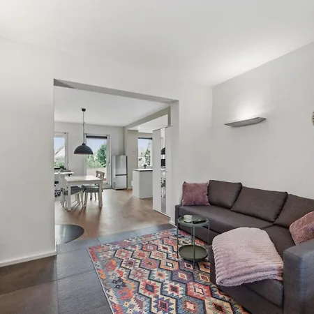 Apartment Modernes Mit Kamin Und Doppelbalkon Cottbus
