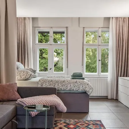 Modernes Mit Kamin Und Doppelbalkon Apartment *
