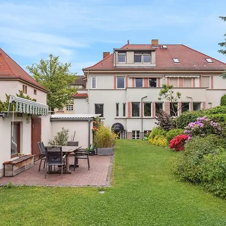 Modernes Mit Kamin Und Doppelbalkon